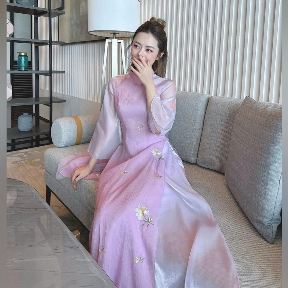 Vietnamese Áo Dài - Picture 2 of 4
